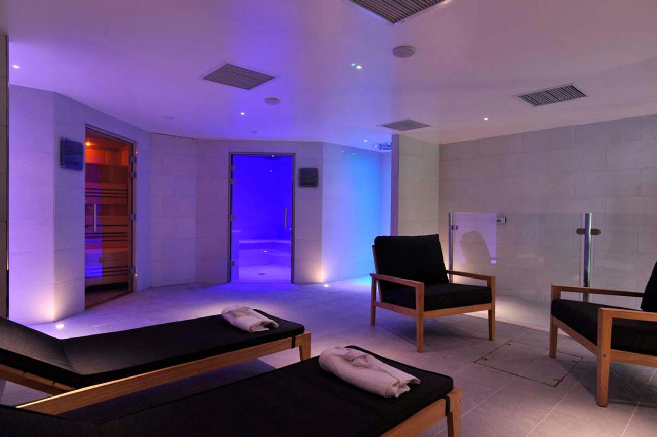 The Lensbury Resort Teddington Esterno foto