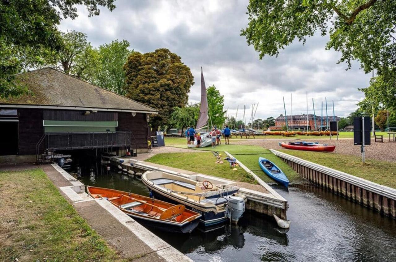 The Lensbury Resort Teddington Esterno foto