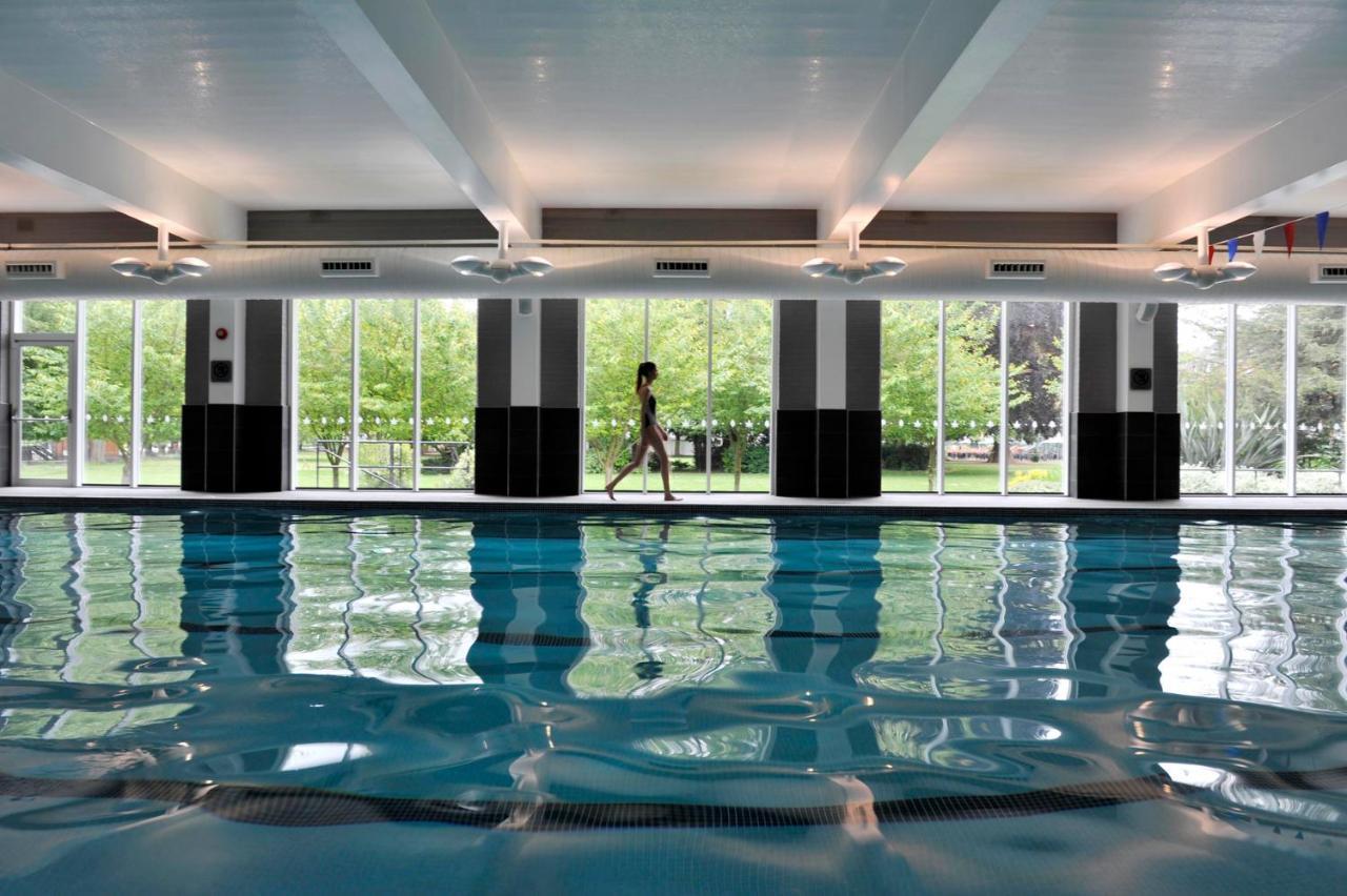 The Lensbury Resort Teddington Esterno foto