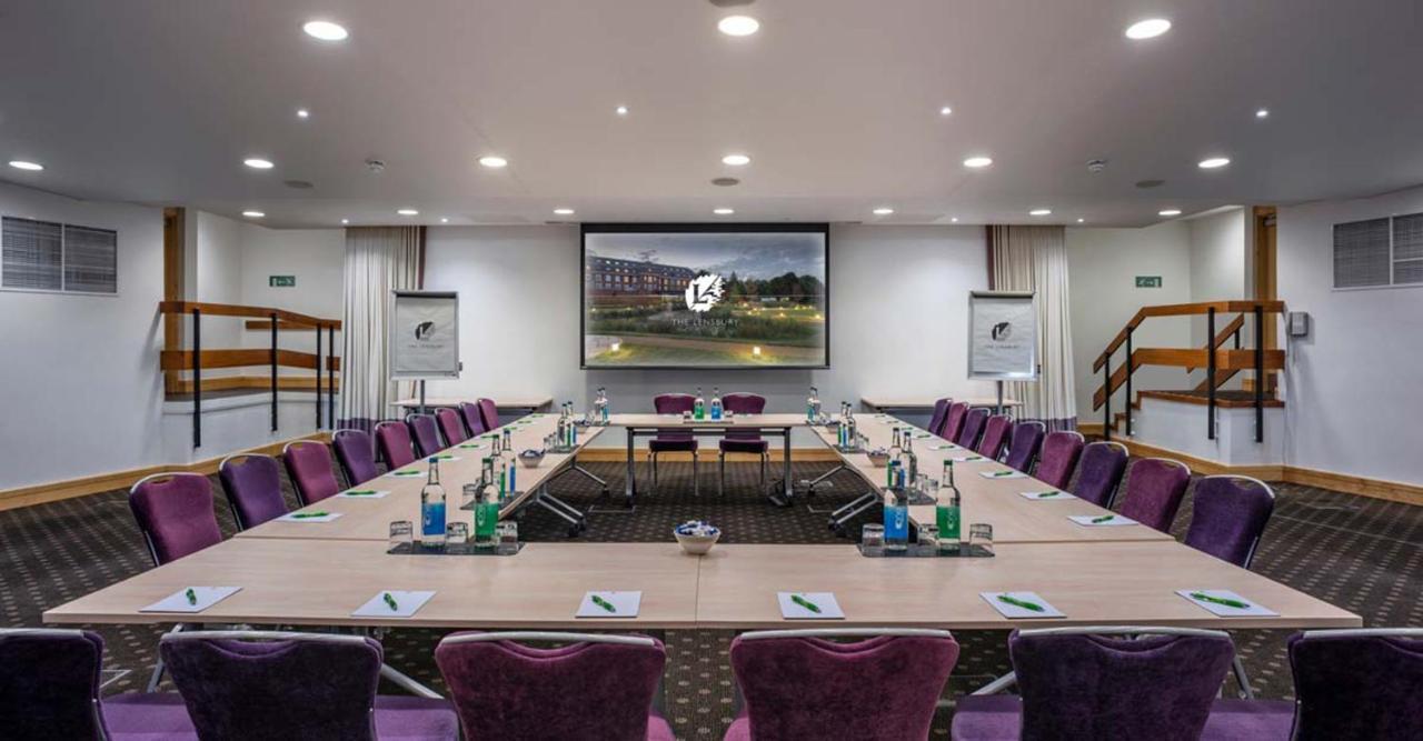 The Lensbury Resort Teddington Esterno foto
