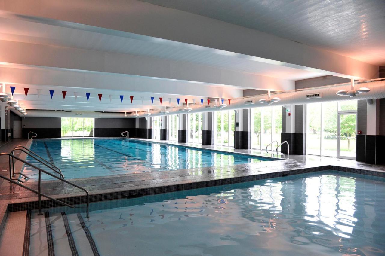 The Lensbury Resort Teddington Esterno foto