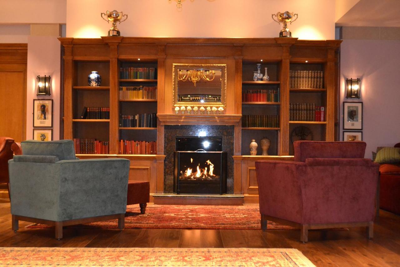 The Lensbury Resort Teddington Esterno foto