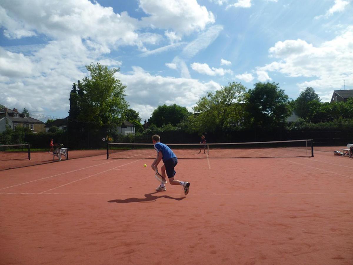 The Lensbury Resort Teddington Esterno foto