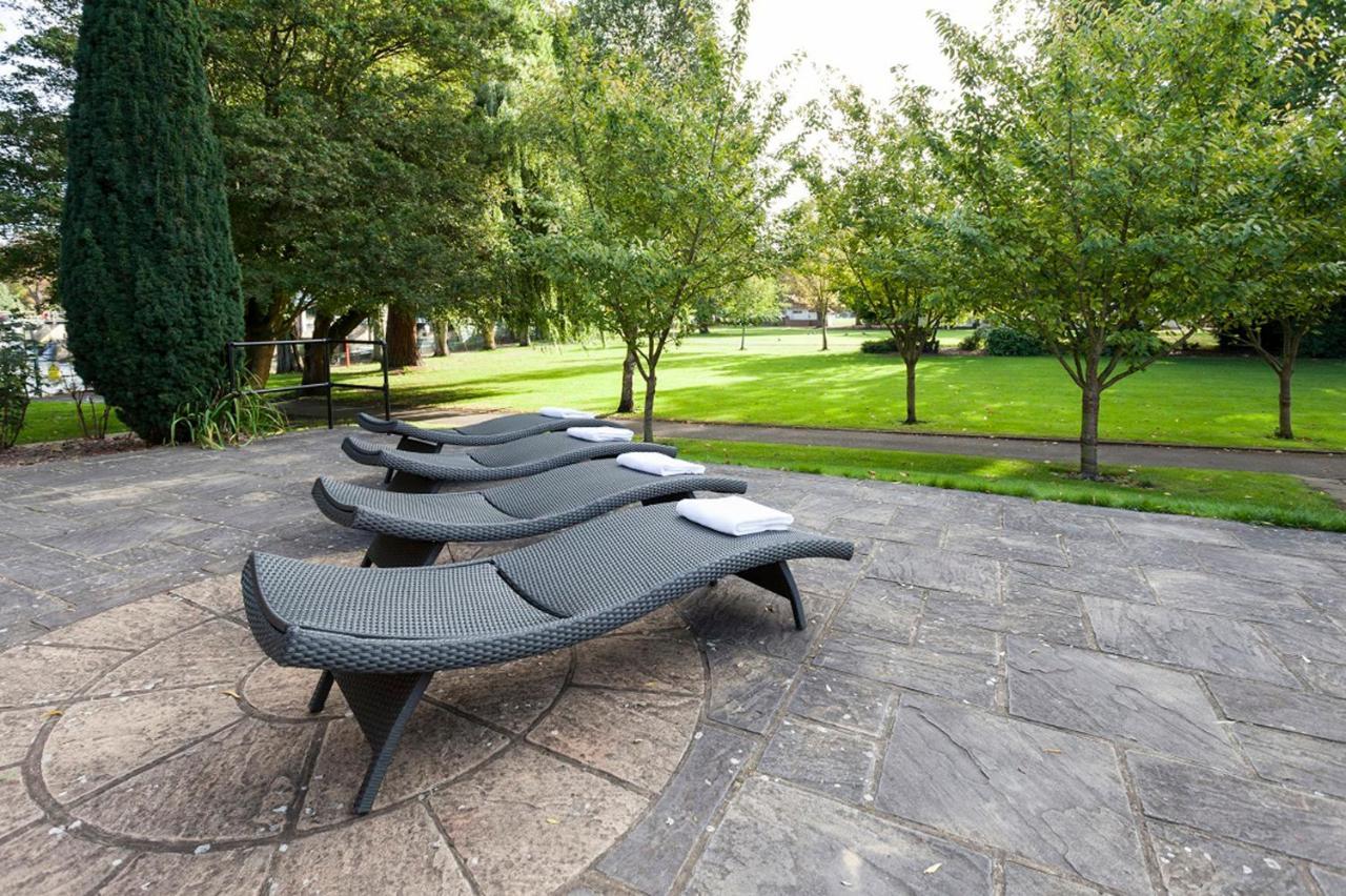 The Lensbury Resort Teddington Esterno foto