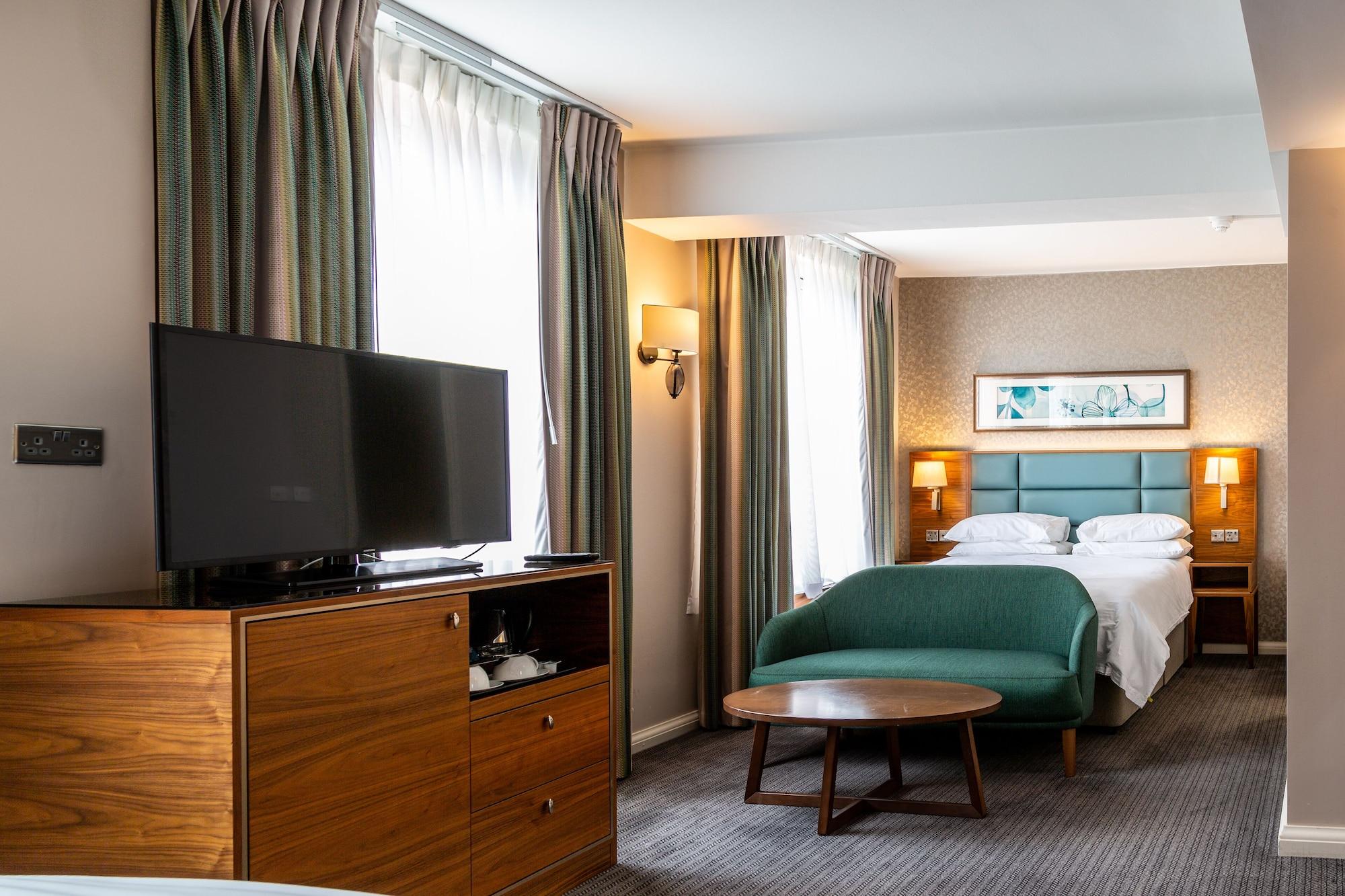 The Lensbury Resort Teddington Esterno foto