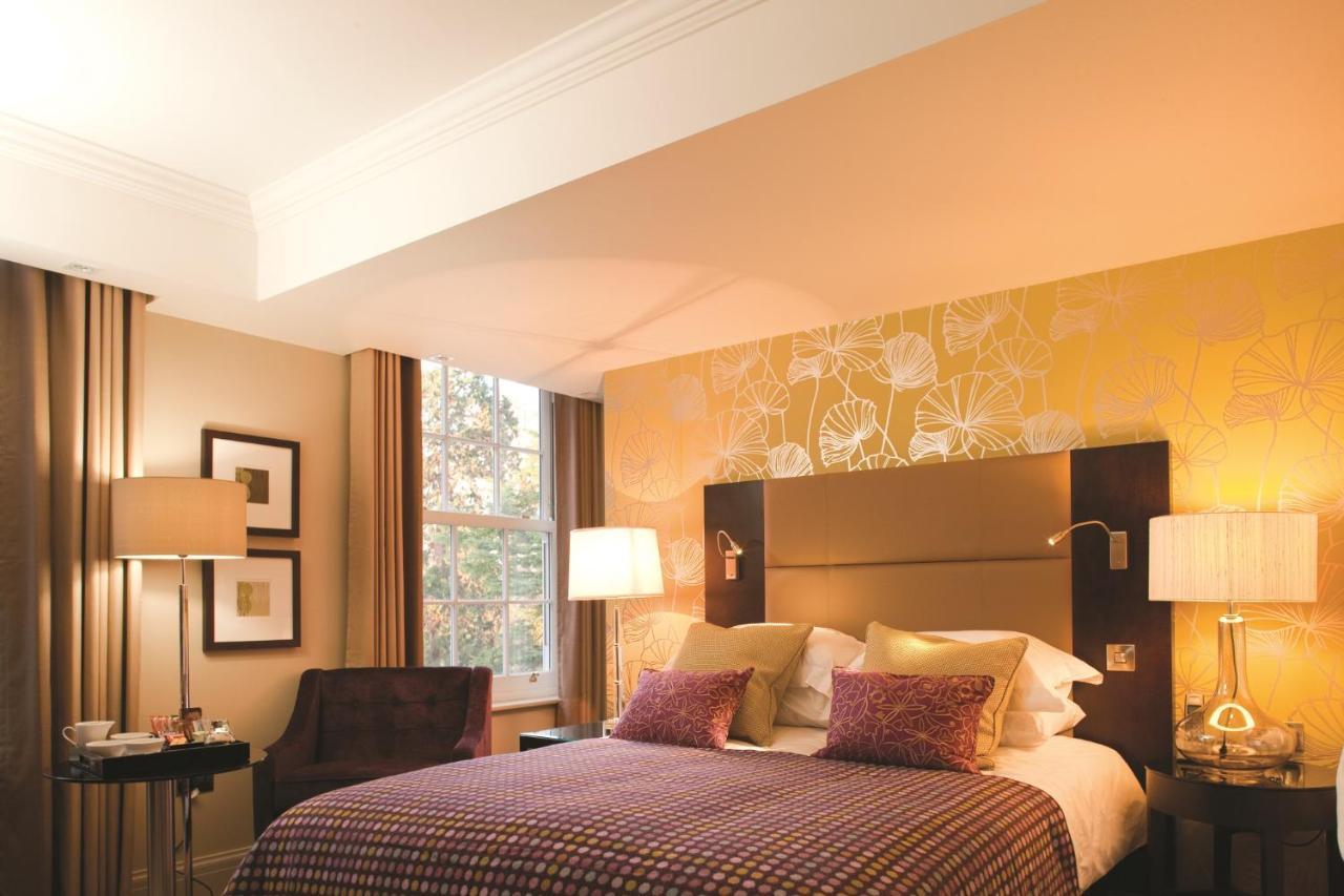 The Lensbury Resort Teddington Esterno foto