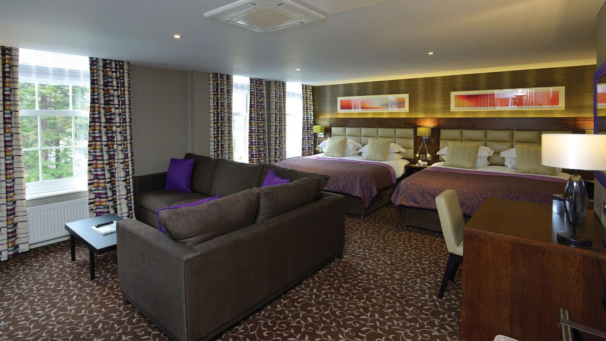 The Lensbury Resort Teddington Esterno foto