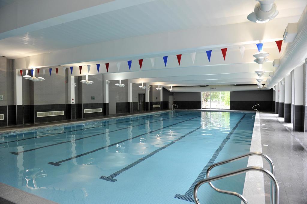 The Lensbury Resort Teddington Esterno foto