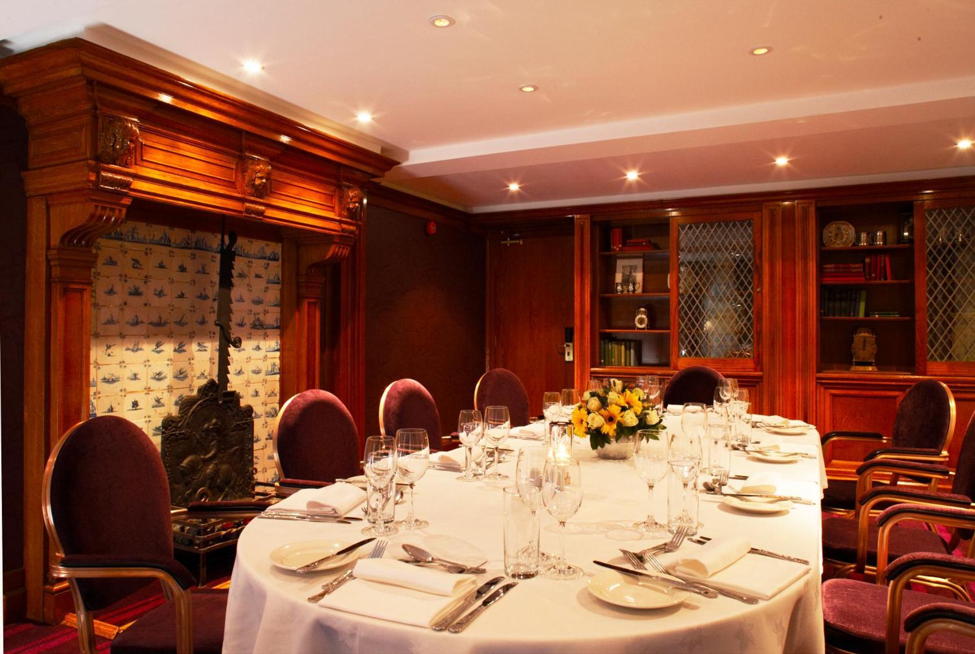 The Lensbury Resort Teddington Esterno foto